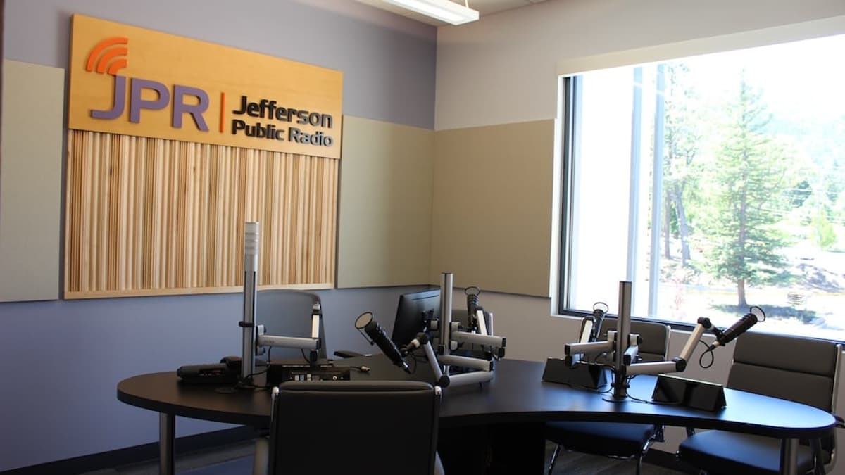 Consultant Suggests Jefferson Public Radio ‘Spin Off’ From University Licensee