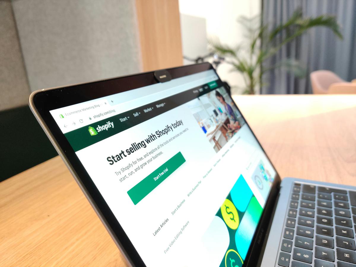 5 Best Growth Stocks to Buy and Hold in 2026