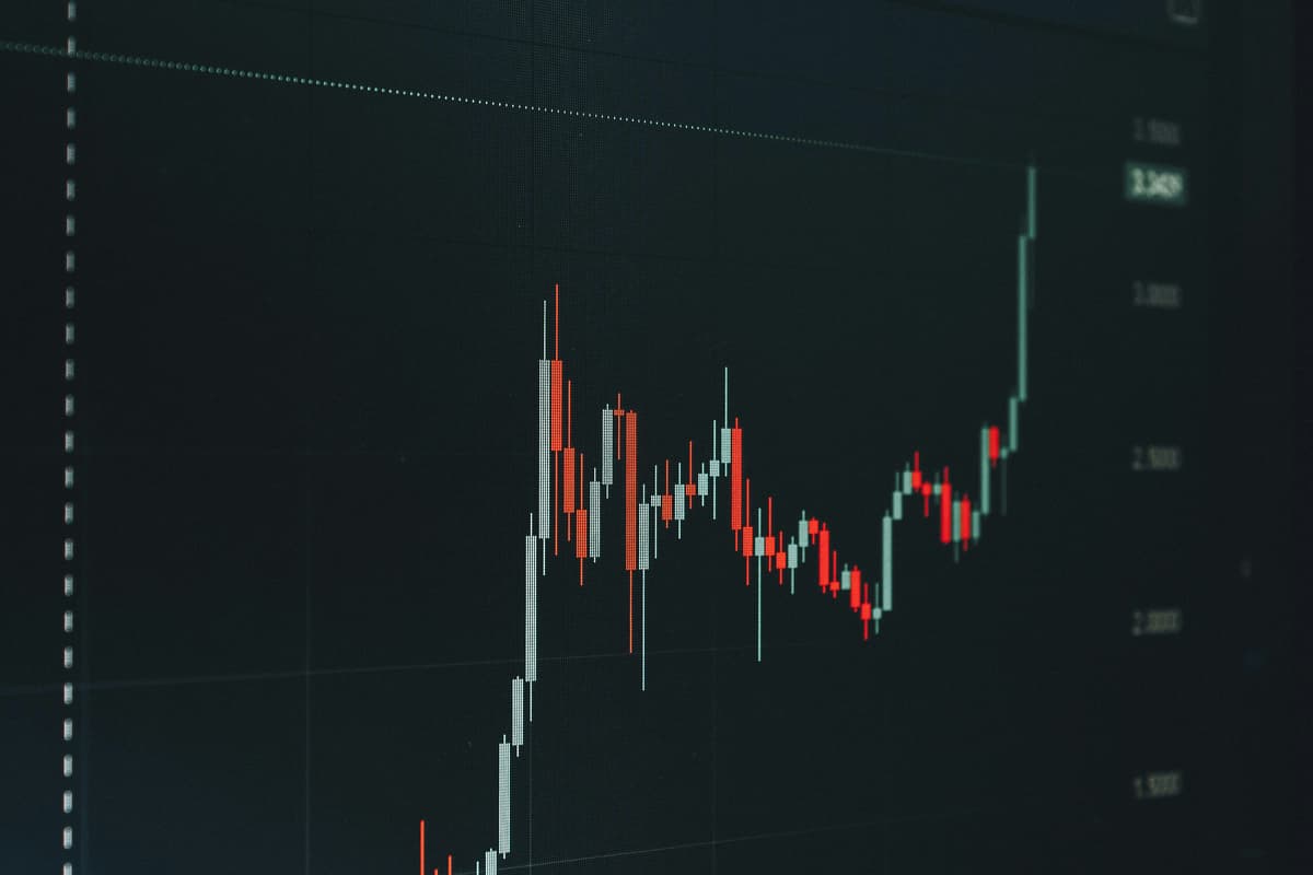 10 Best Russell 2000 Stocks to Invest In According to Hedge Funds