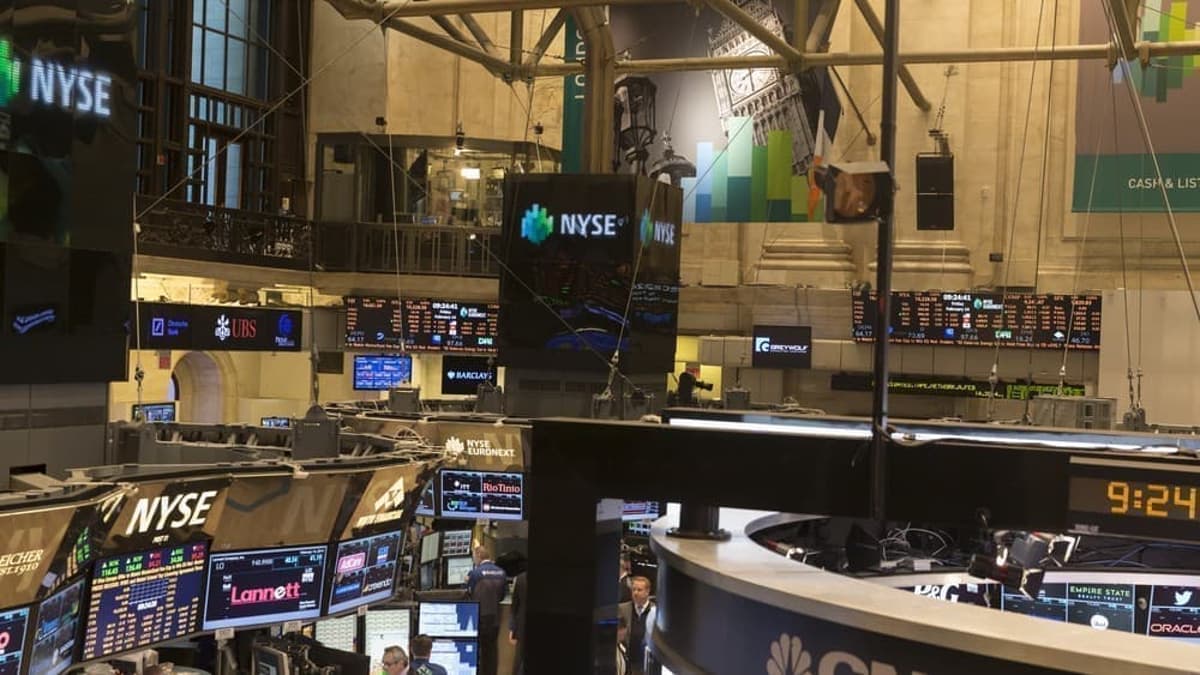 Trading Desks Boom While Big Oil Output Stalls