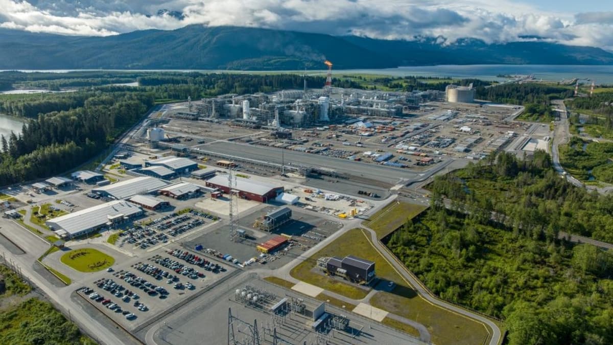 Big Oil Begins Return to Canada Amid Energy Crunch