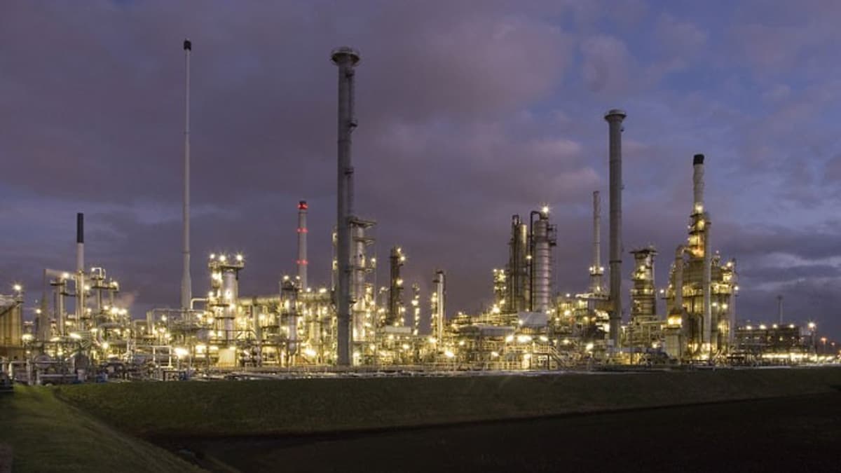 Oil Rally Stalls as Iran Proposal Triggers Profit-Taking