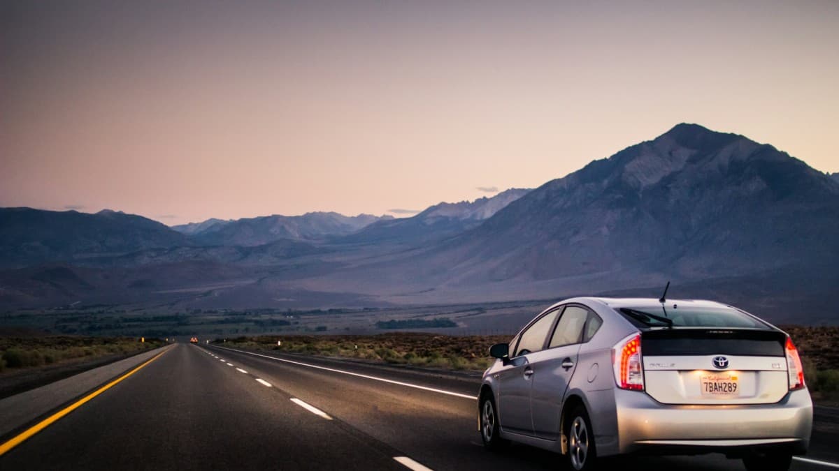 Japan’s Hybrid Car Strategy Gains Ground as EV Demand Rises