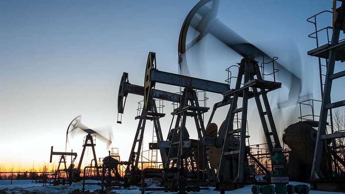 Shrinking Oil Inventories Raise Fears of Prolonged Energy Crisis