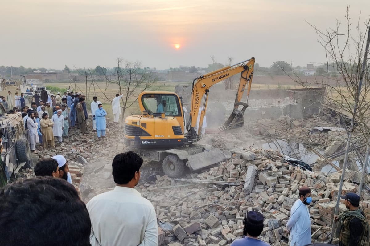Death Toll Rises to 14 in Pakistan Suicide Attack as Pakistani Taliban Breakaway Group Claims Responsibility