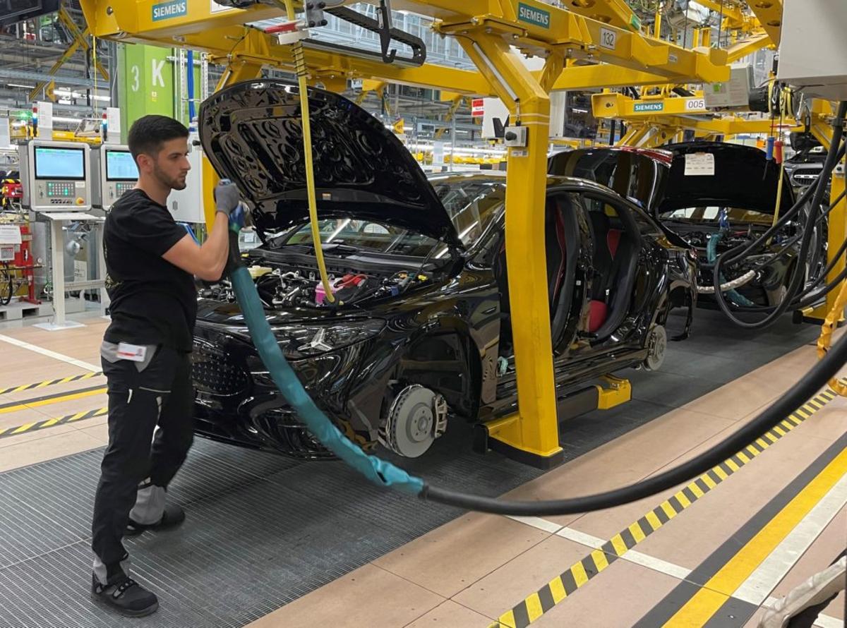 News Wrap: Trump Announces 25% Tariffs on Cars and Trucks From the EU