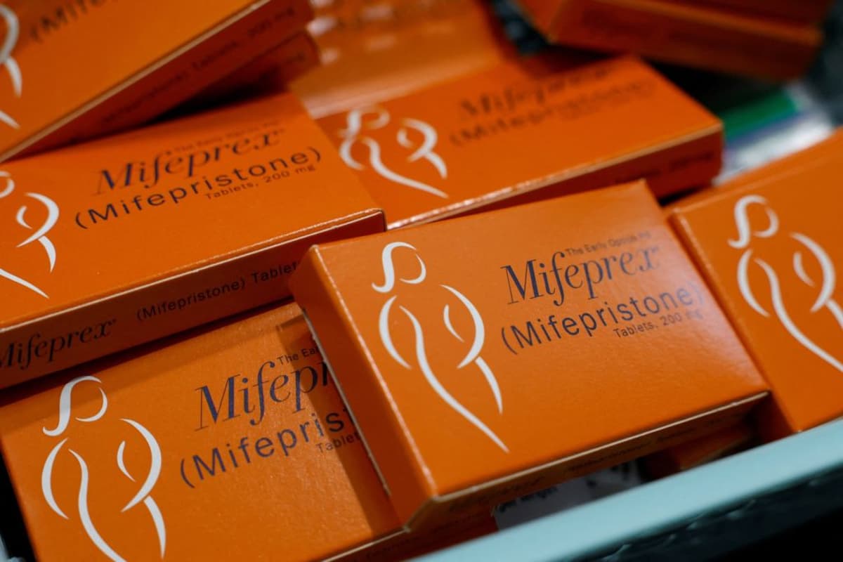News Wrap: Supreme Court Temporarily Extends Access to Mifepristone