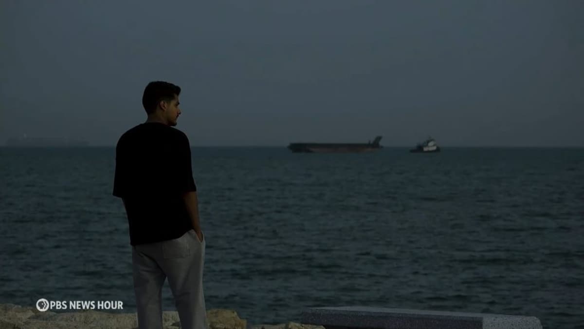 An Up-Close Look at the Strait of Hormuz From Both Land and Water