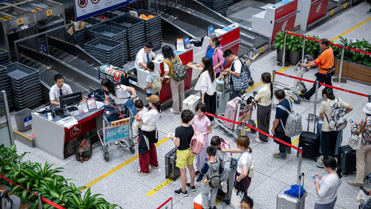 Chinese Travellers Hit by Wave of Southeast Asia Flight Cancellations, Singapore Routes Affected Amid Fuel Crisis