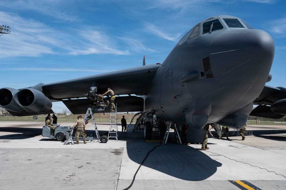 B-52 Getting a New Pylon to Handle Four Times Heavier Bombs