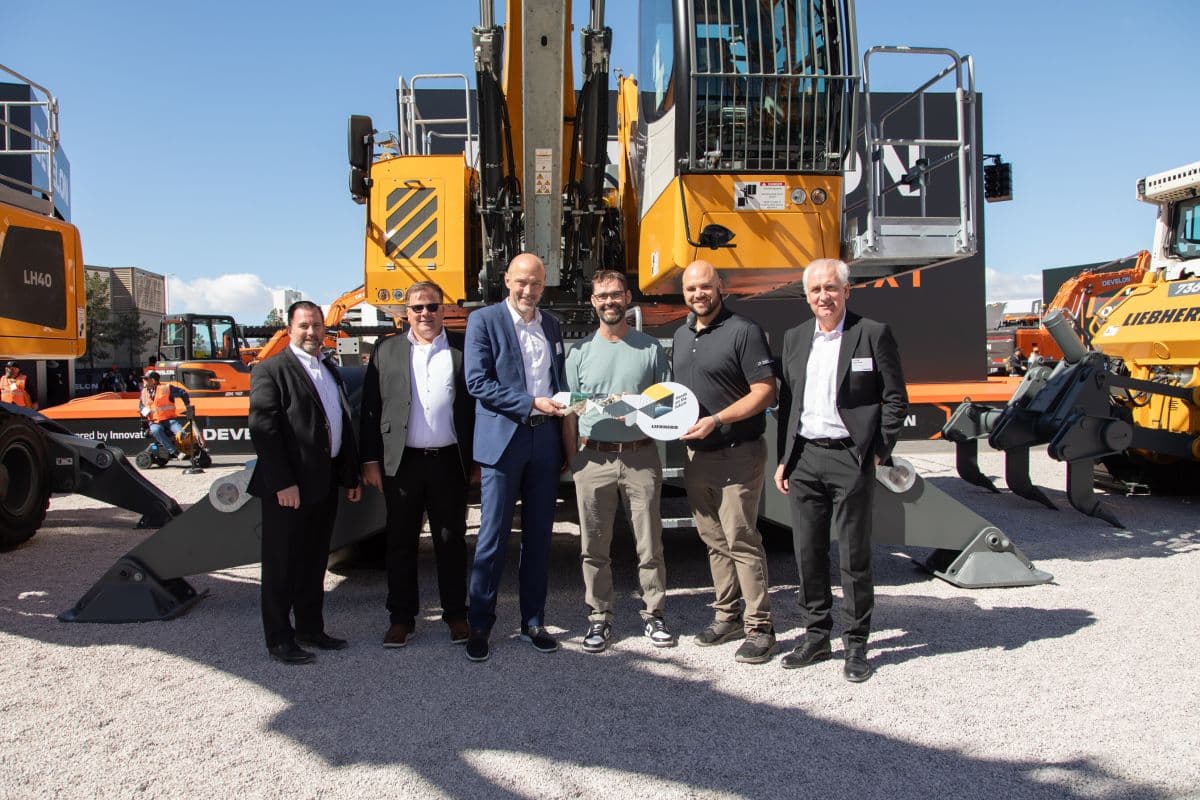 Nucor Raw Materials Group Takes Delivery of Liebherr LH 60 Industry E Material Handler at ConExpo 2026