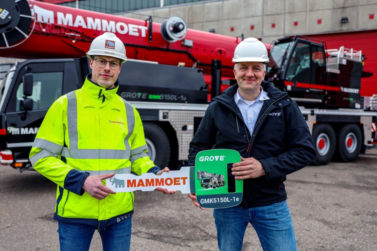 Mammoet Receives World's First Grove Plug-In Hybrid All-Terrain Crane