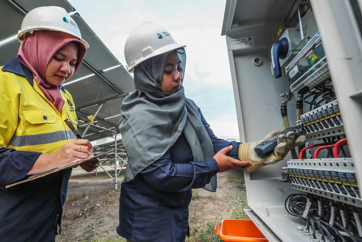 Fossil Fuel Subsidies, High Costs Slow Energy Transition in Rural Indonesia