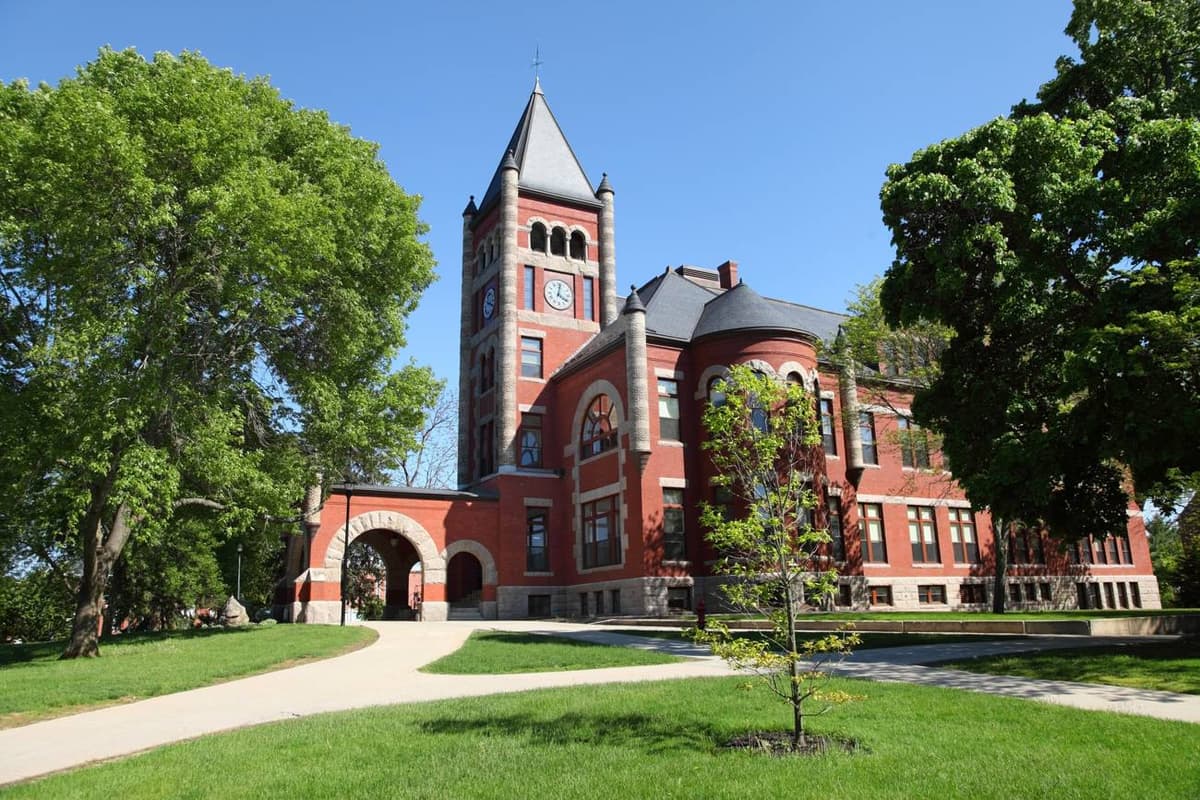 AI Voice to Announce Names at University of New Hampshire Graduation