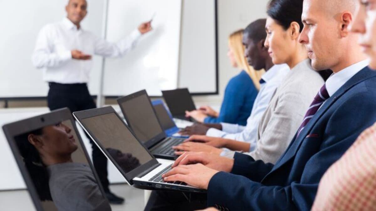 Corporate Training Courses: A Complete Guide For Modern Organizations