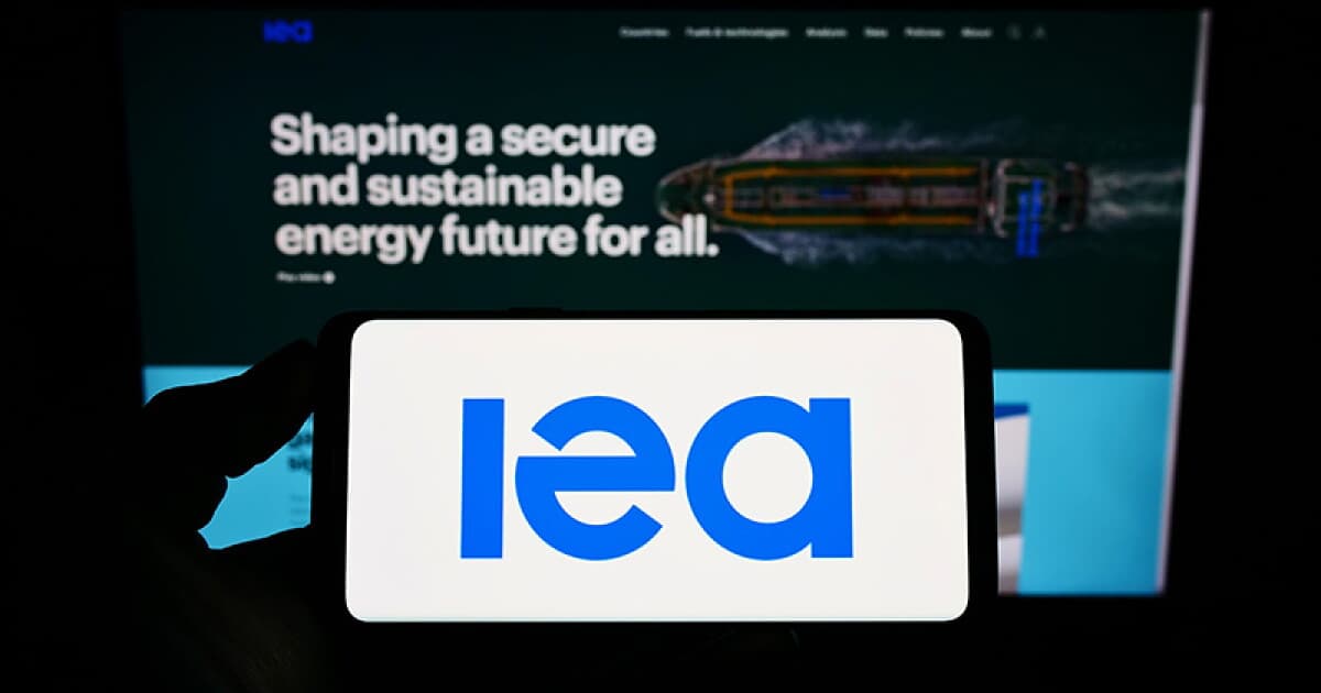 IEA Sees Bigger Drop in Demand, Warns on Inventories