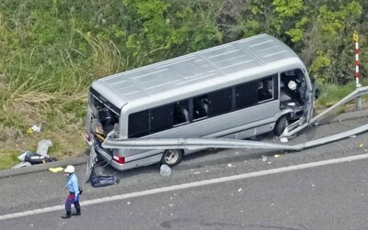 1 Killed in Crash in Fukushima Involving Bus Carrying High School Students