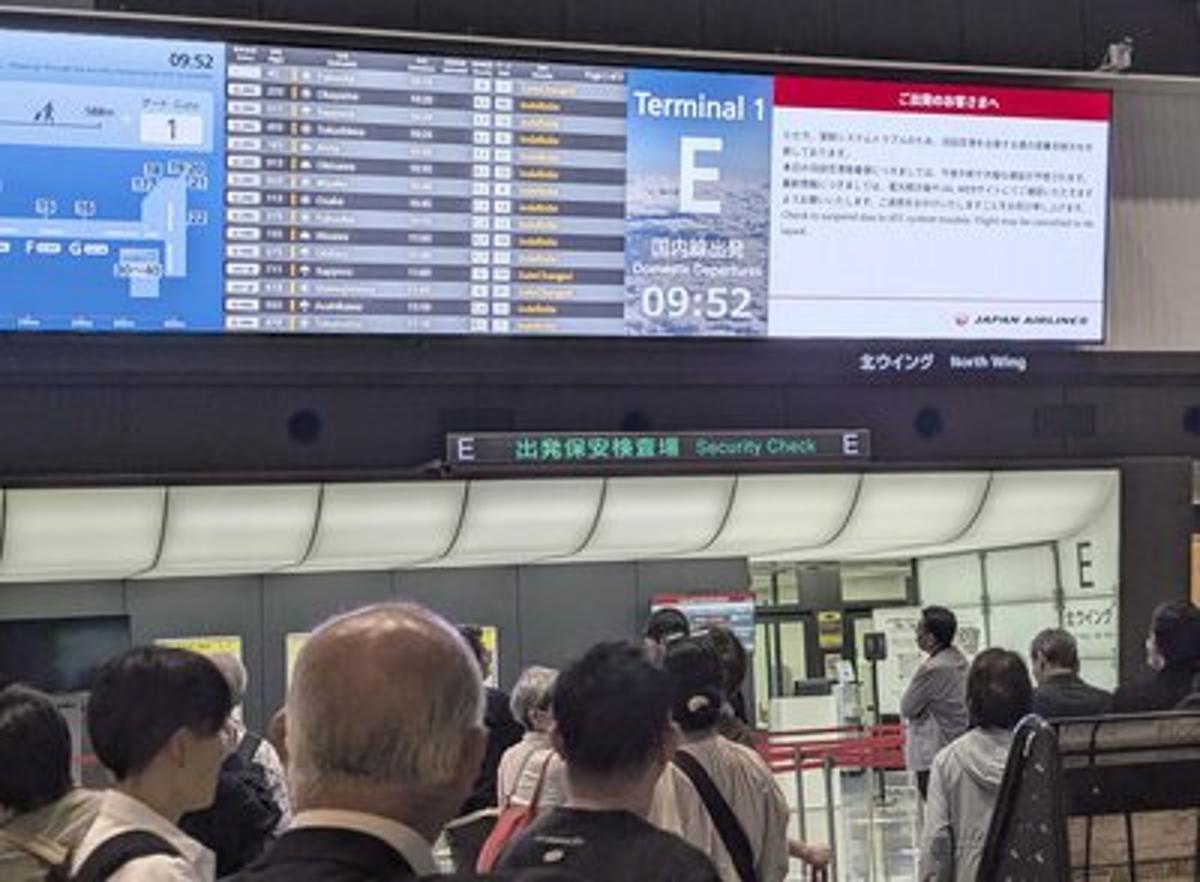 Haneda Airport Experiences Traffic Control Glitch, Flights Disrupted
