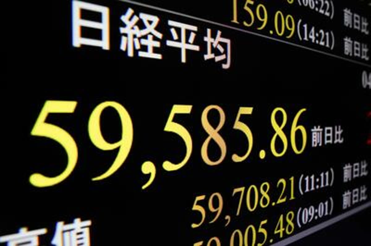 Nikkei Index Ends at Record High on Tech Gains