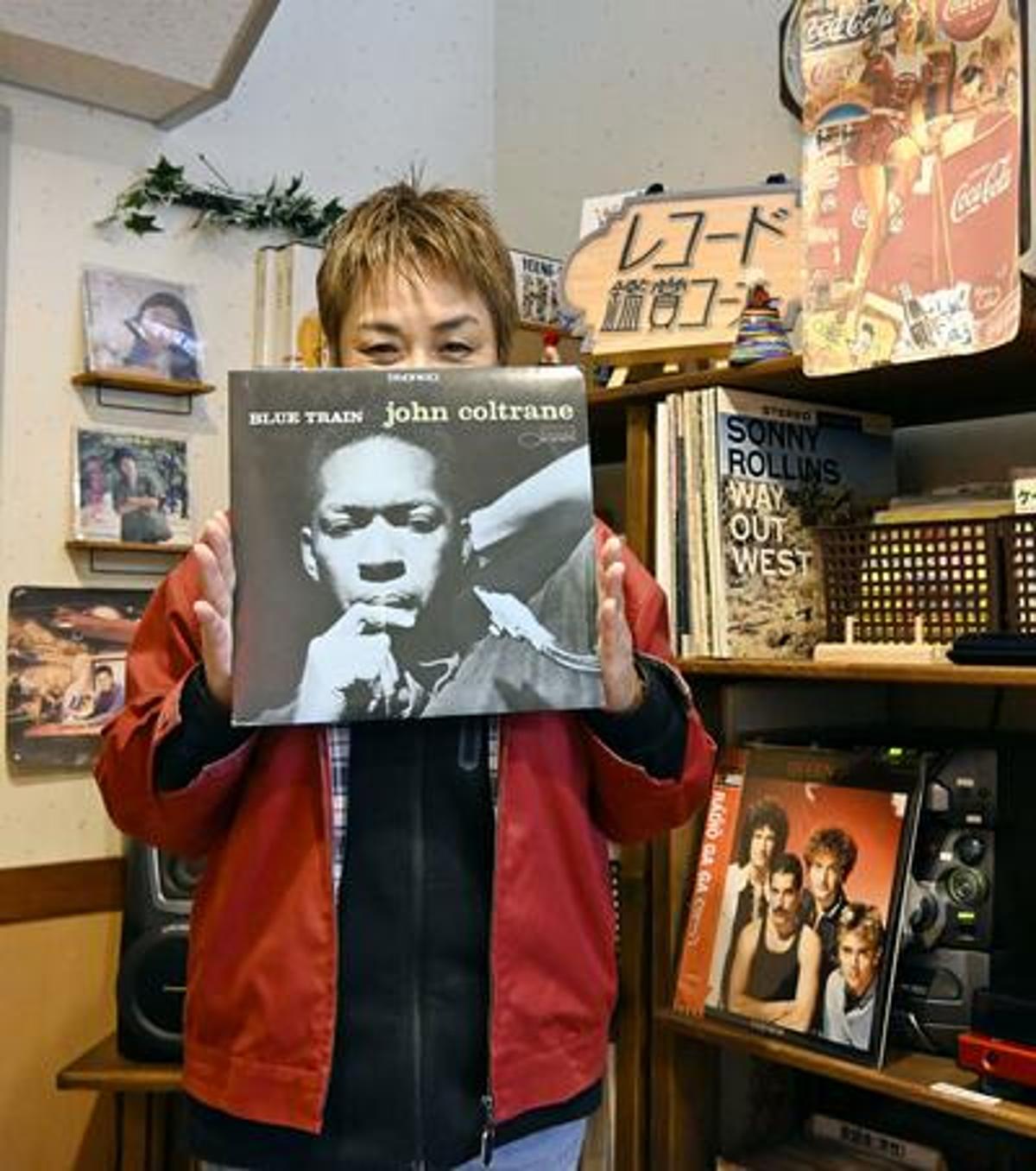 Vinyl Records Carry Japanese Seniors Back to Soundtrack of Their Youth