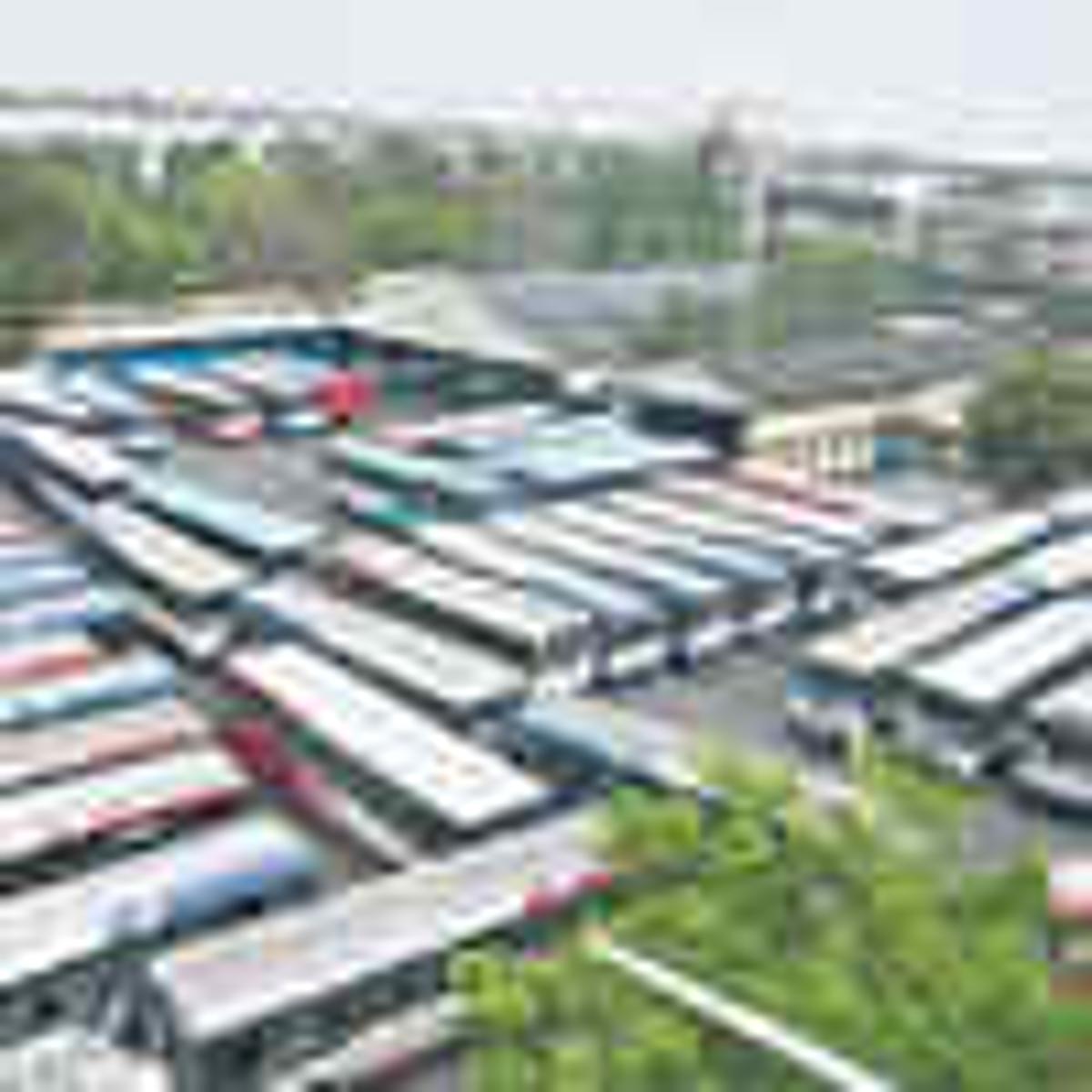 Jaipur Faces Bus Shortage as Fleet Halves, Commuters Hit by Delays and Overcrowding