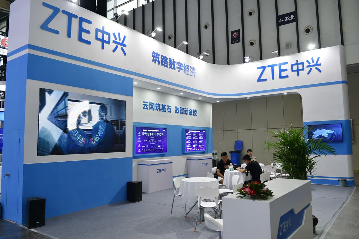ZTE Earnings Fall by a Third as Costs Soar
