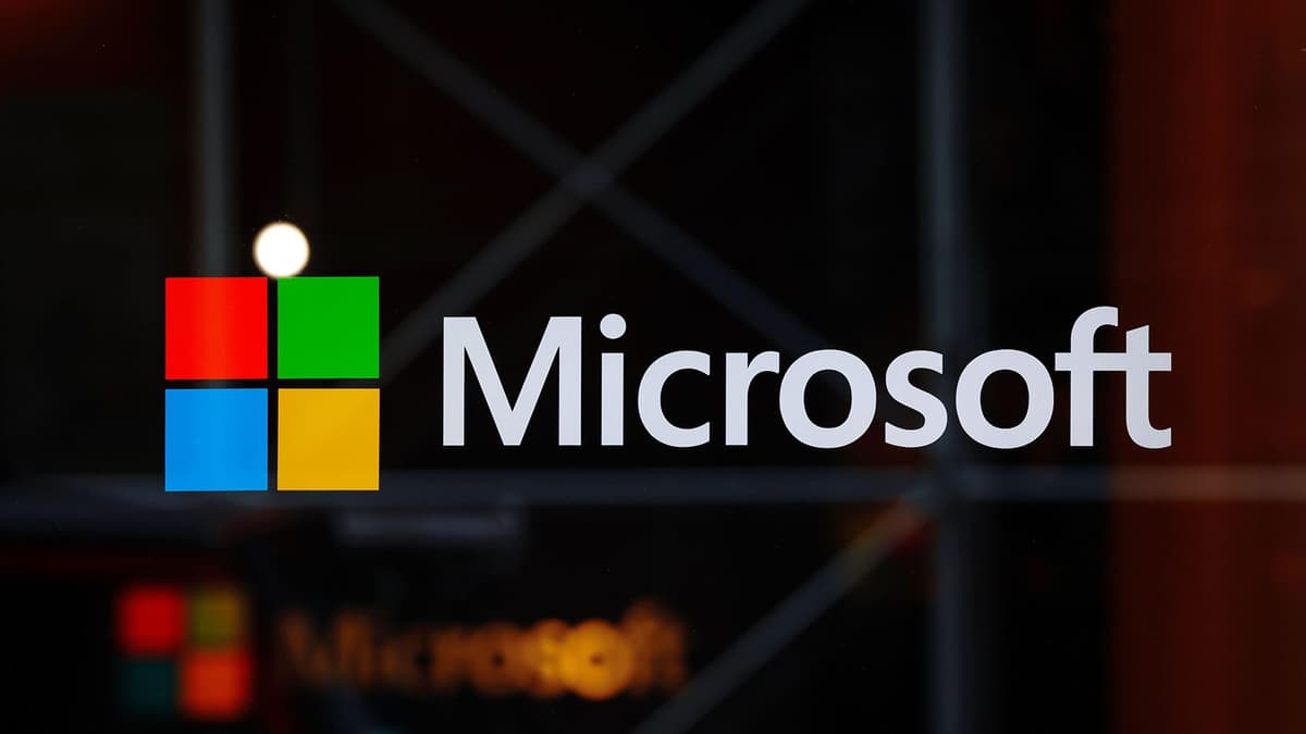 Microsoft AI Surge Exposes Data Center Capacity Gap