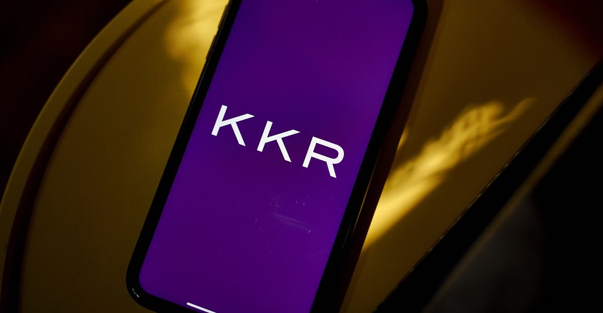 KKR, BlackRock, Apollo Scramble to Fix Struggling Private Credit Funds