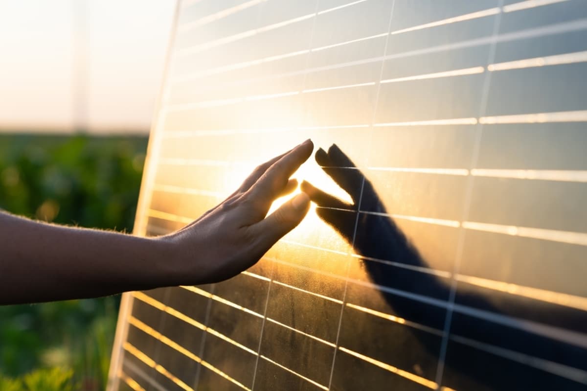 Contact Interaction Boosts Perovskite PV Efficiency and Stability