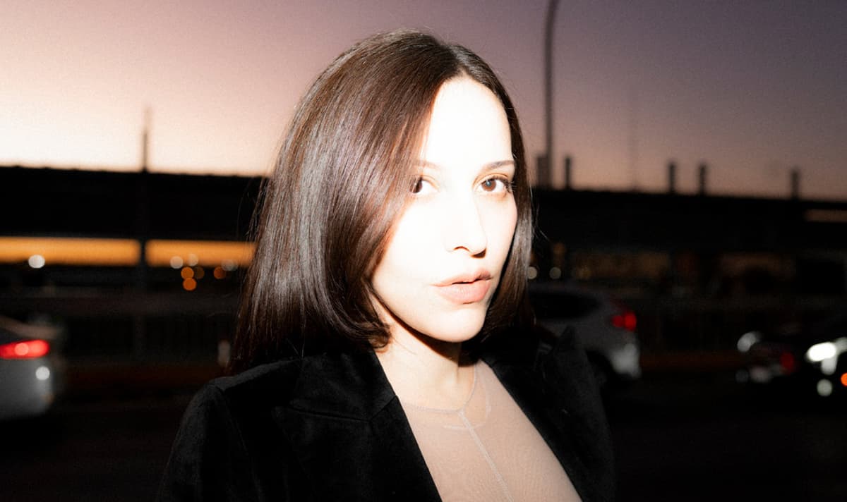 Debit’s Cutting-Edge Guaracha Techno Dissolves Borders