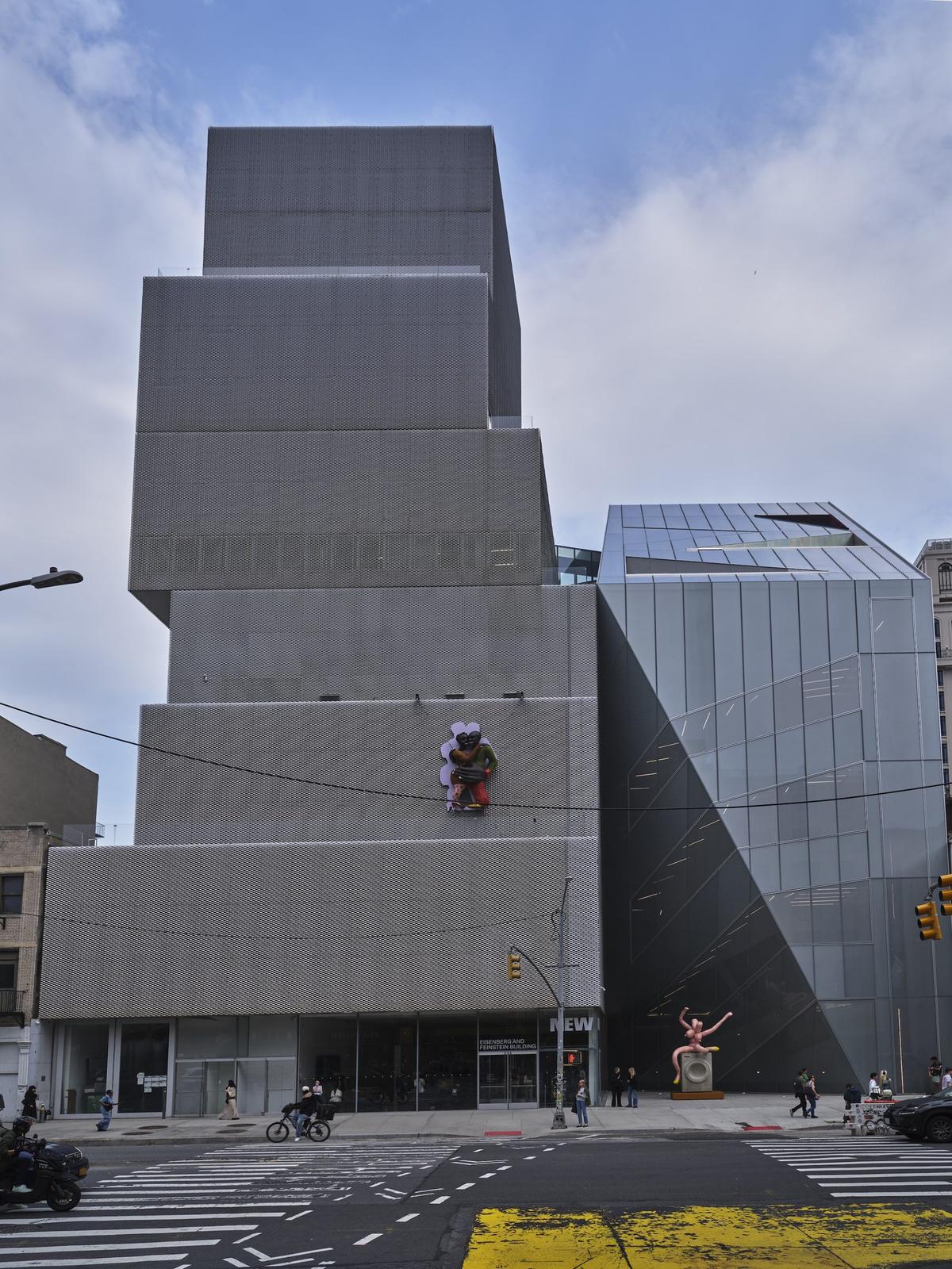 FAD News: Sarah Lucas Unveils New Public Sculpture Commission for New Museum Plaza