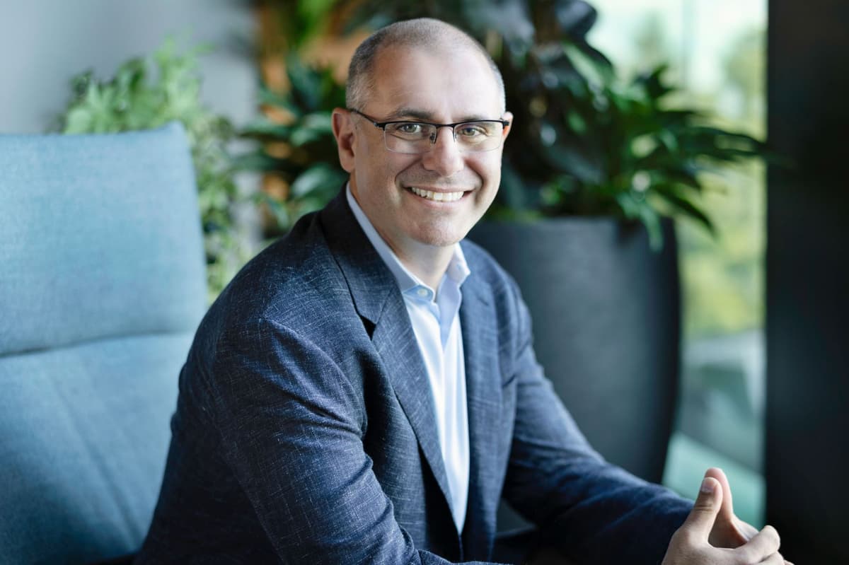 LinkedIn’s New CEO Says the ‘Best Career Decisions’ He Ever Made Were About the People He Chose to Work With—Not...