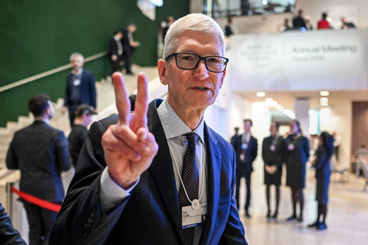 Tim Cook Built Apple Into a $4 Trillion Company. Then His Greatest Strength Became His Biggest Liability