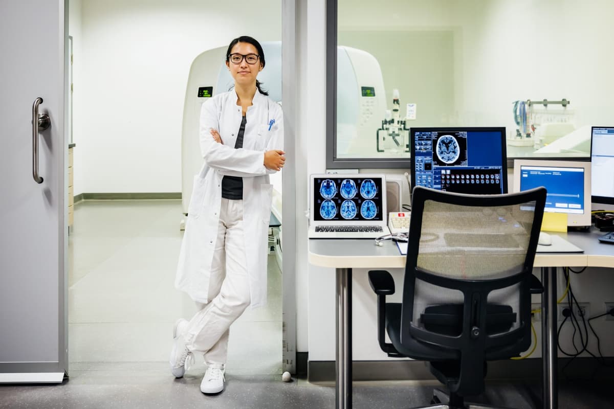 A Decade After the ‘Godfather of AI’ Said Radiologists Were Obsolete, Their Salaries Are up to $571K and Demand Is...