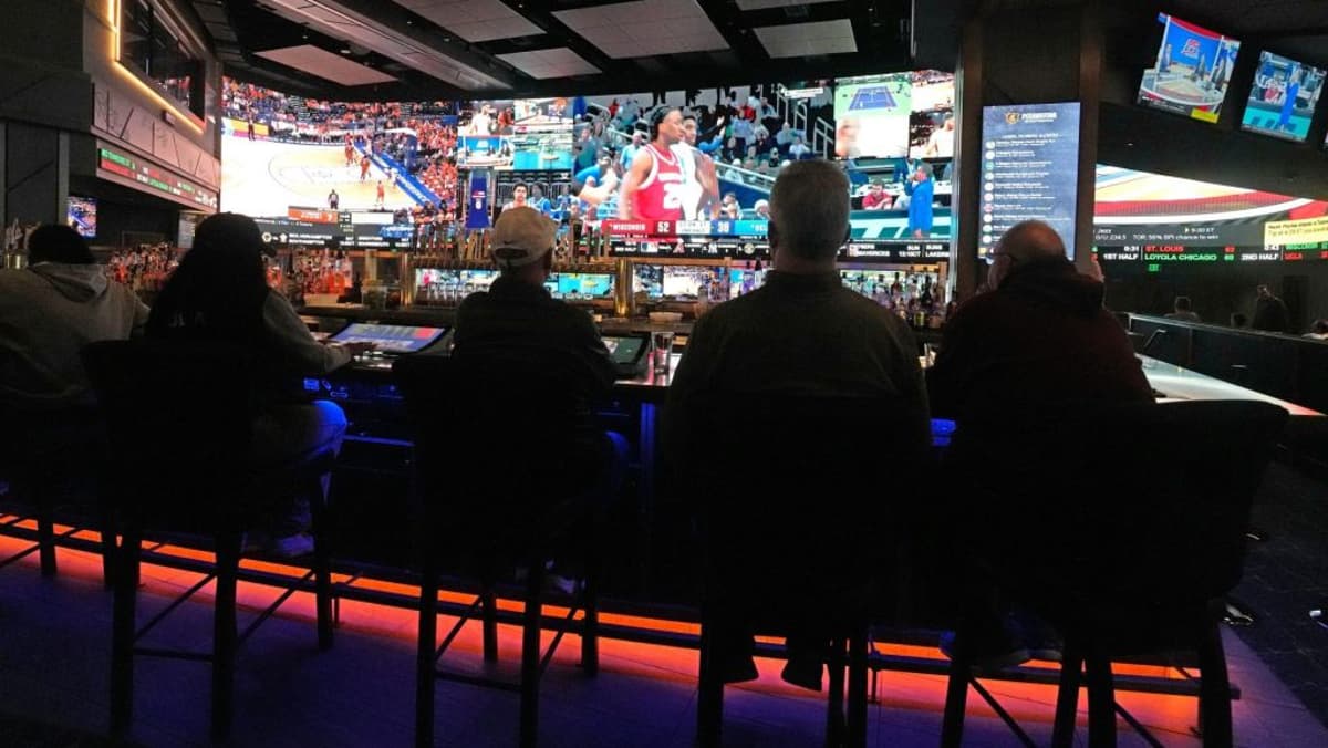 Live Sports Streaming Ad Market Rife With Fraud, Experts Say