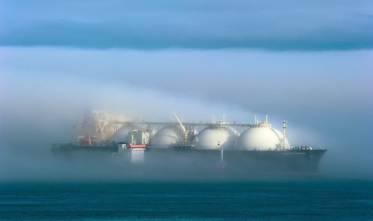 Russia-Linked LNG Carriers Head North After Reflagging, Signalling Arctic Fleet Expansion