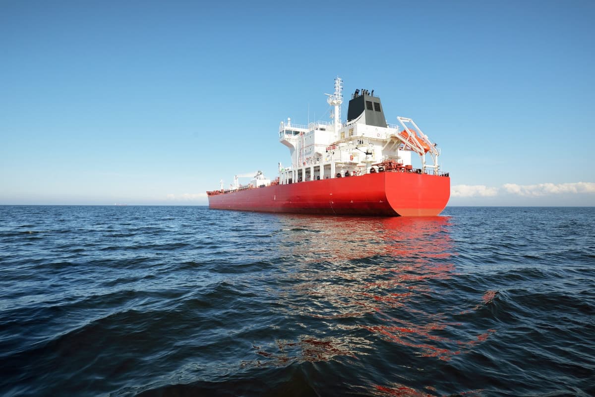 EIA Sees Weak Global Oil Demand Limiting Price Spike From Hormuz Disruption