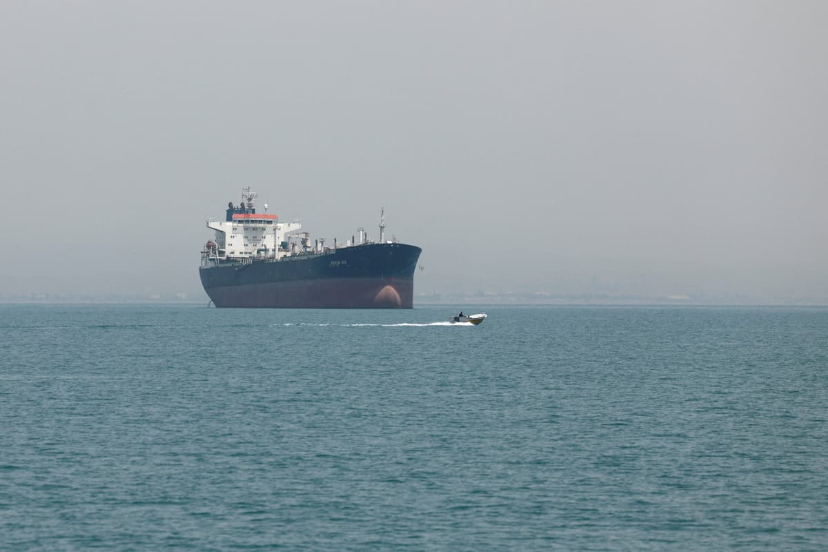 Oman Warns of Suspected Floating Mine in Hormuz, Reinforcing Shipping Industry Fears