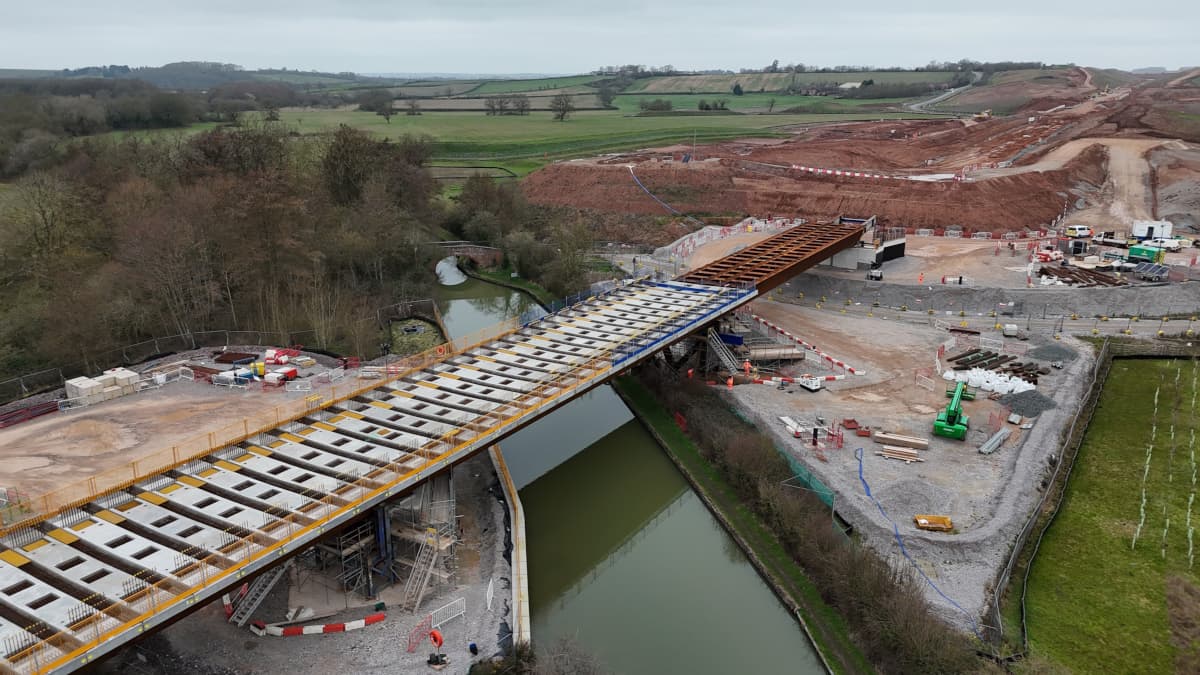 HS2 Launches 1,620 Tonne Bridge over Grand Union Canal