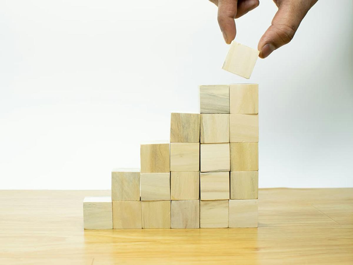 Hedge Funds Surge in April to Post Strongest Gains Since 2020