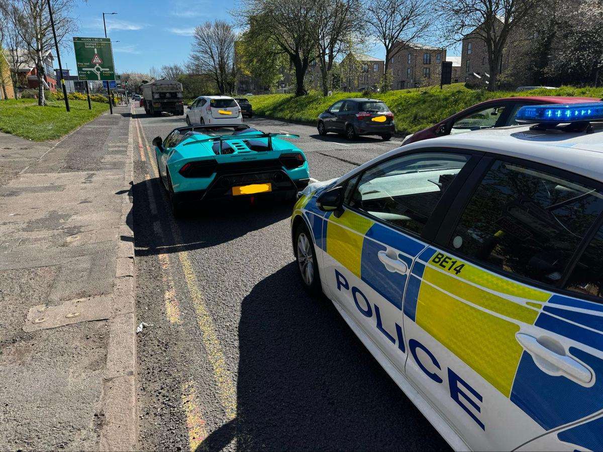 Police Seize Lamborghini Huracán Performante Spyder on Couple's Wedding Day for Lack of Insurance