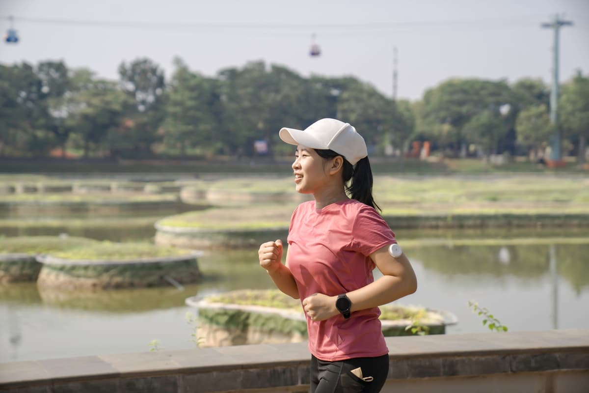 I Wore a Glucose Monitor for a Month and Discovered 3 Fueling Mistakes That Were Making My Runs Feel Harder