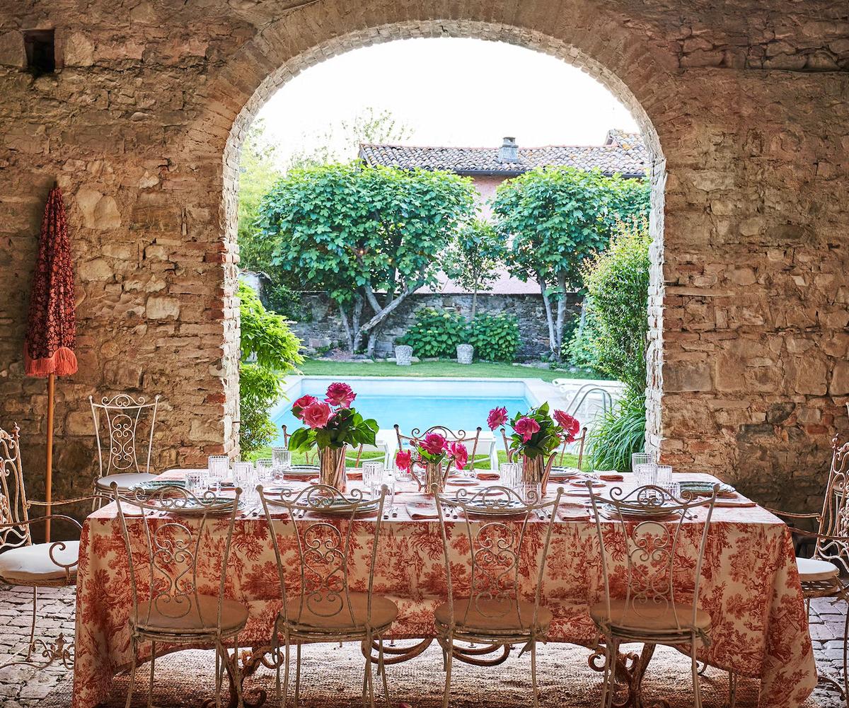 17 Brilliant Outdoor Decorating Ideas That'll Make You Never Want to Go Inside