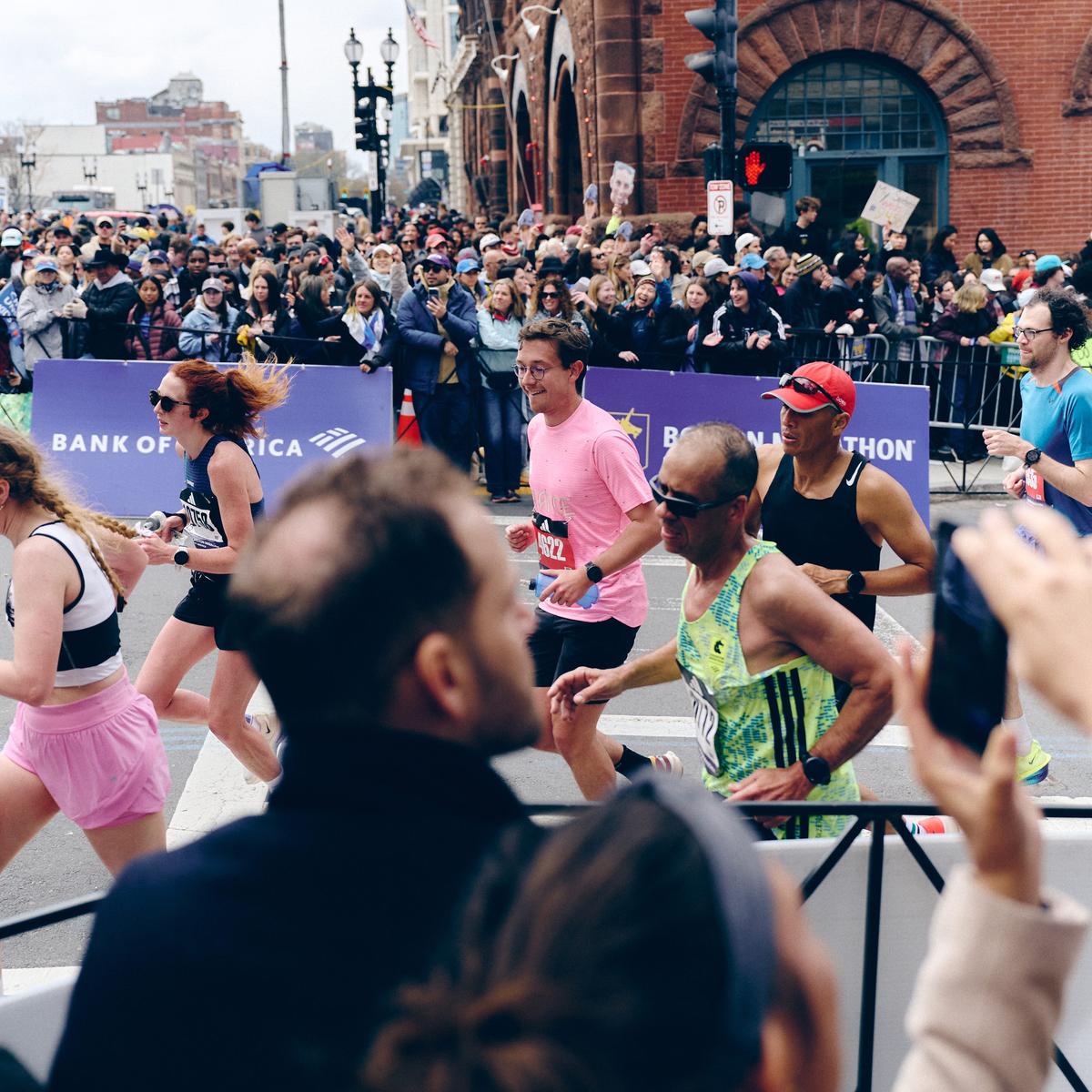 This Is the Number-One Indicator You’ll Fall Off of Your Marathon Pace, Says a Veteran Pacer