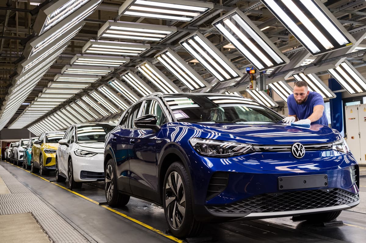 Volkswagen to Cut Production Capacity By 1 Million Cars a Year, CEO Oliver Blume Says