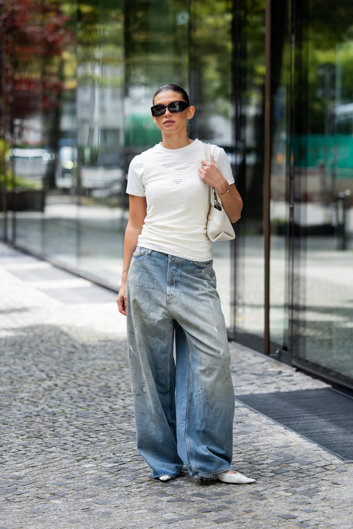 Baggy Jeans Are Still Going Strong, According to Fashion Insiders