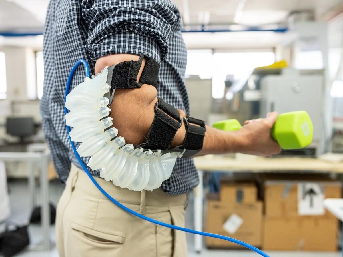 Engineers Develop Soft Robotic Exoskeleton That Cuts Muscle Strain by 22%