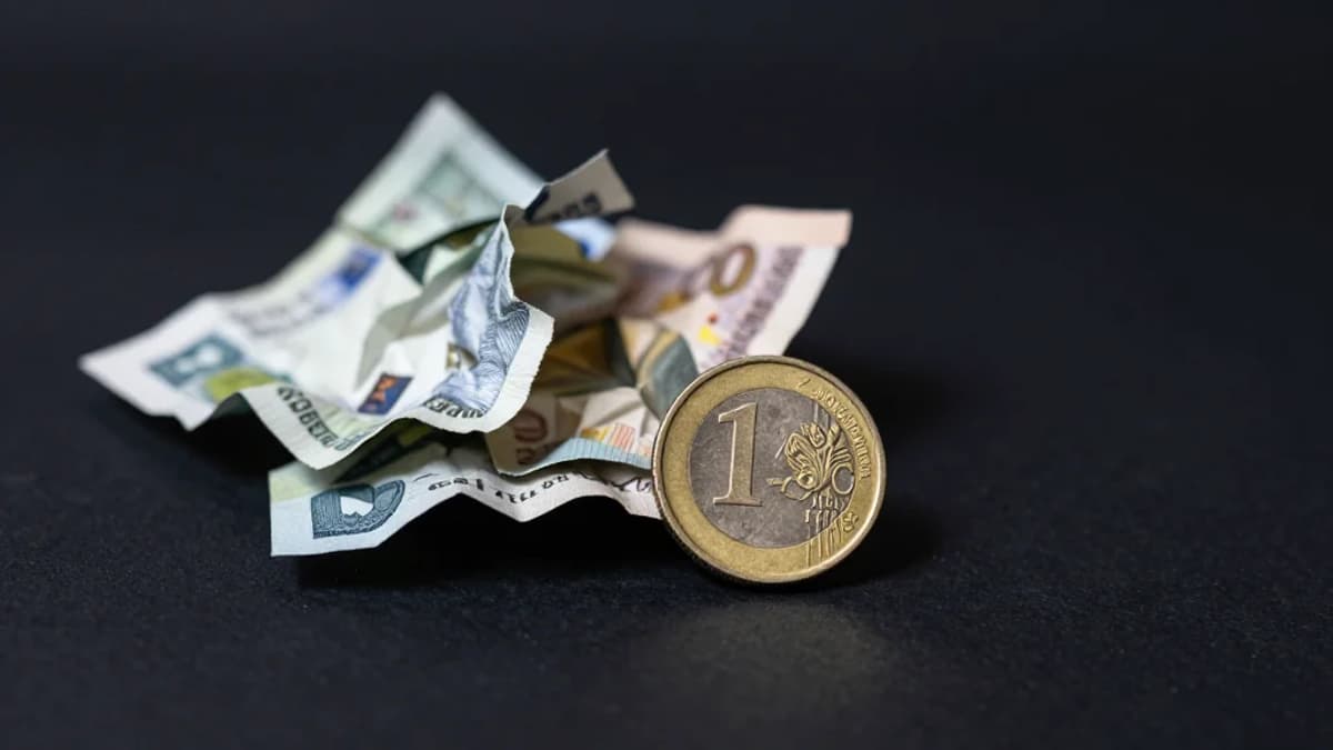 Switching to CHF Only for Salary Stability