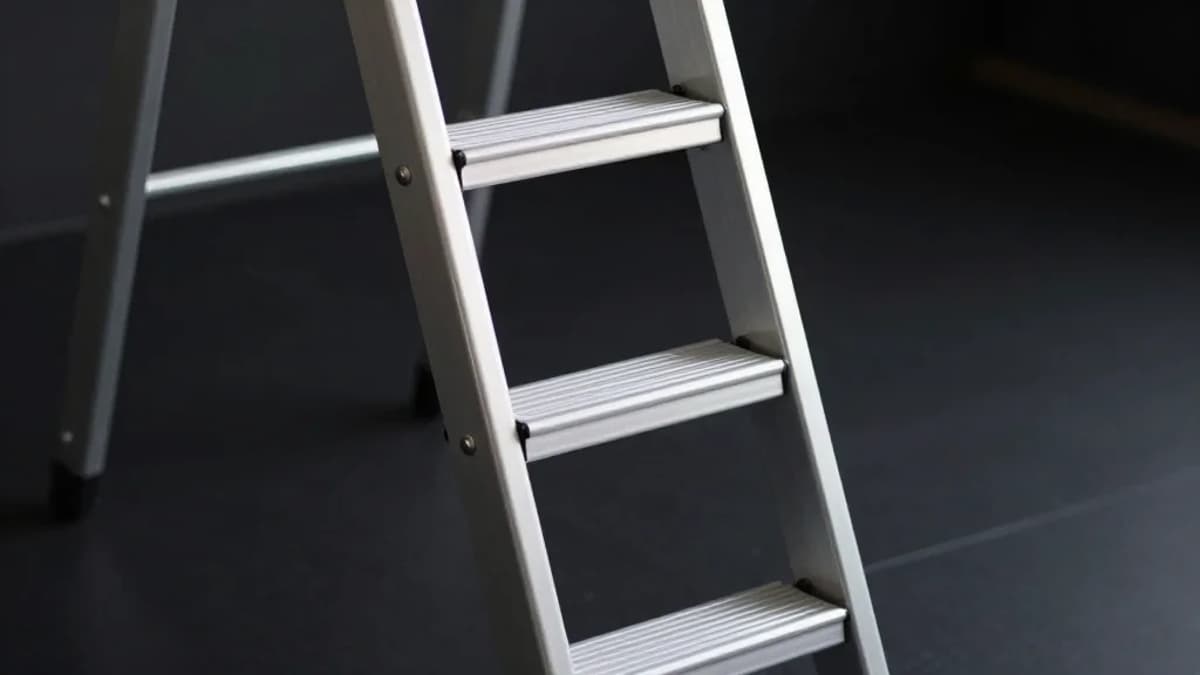 Beyond AI: Over‑hiring and Slowed Growth Trigger 2026 Layoffs