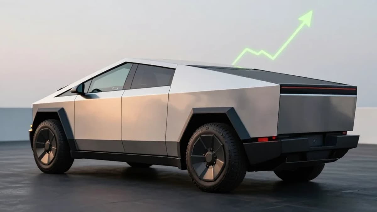 Tesla’s P/E Is Near a 5-Year High—Buy Signal or Panic Signal?